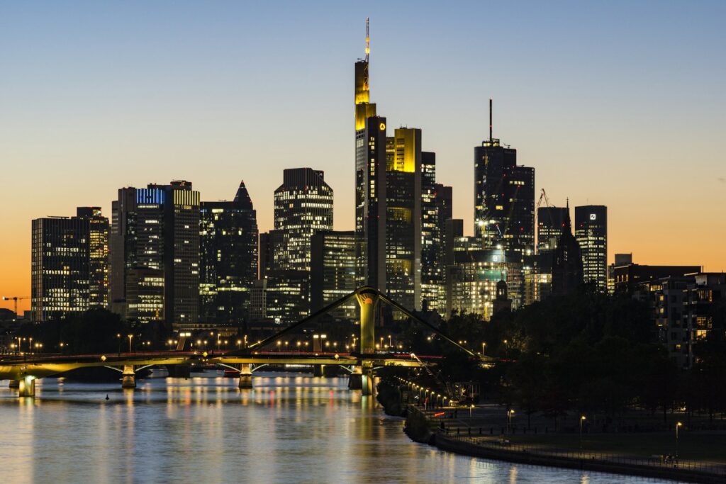 Skyline von Frankfurt am Main bei Nacht