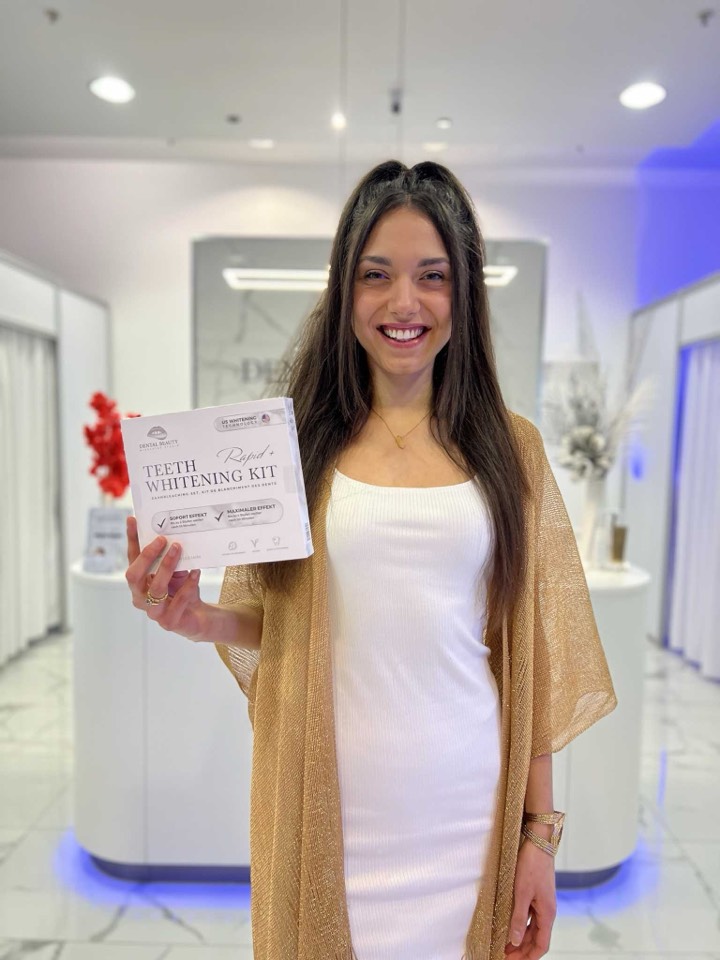 Customer portraits with the whitening kit for Dental Beauty